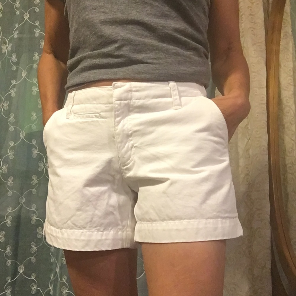 ⛔️ 3/$15. Old Navy white shorts